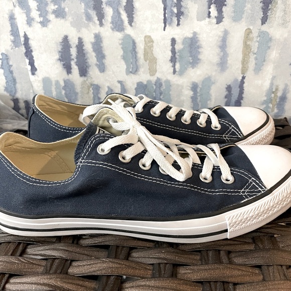 Converse All Star shoes. Men’s size 9.5. Never worn, like new!! - Picture 2 of 4
